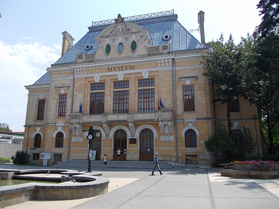 File:Prefectura Veche Bt.jpg