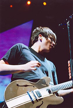 Musician Tom DeLonge performing in 2004.
