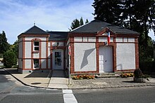 Milon-la-Chapelle Town hall.jpg