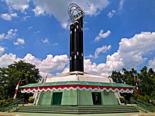 Equator Pontianak Monument.jpg