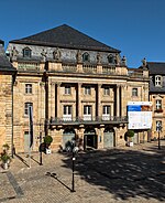 A front view of the opera house in beige stone in Baroque style