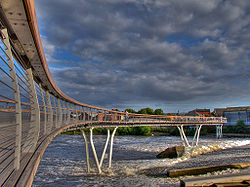 The 2008 bridge over the River Aire at Castleford