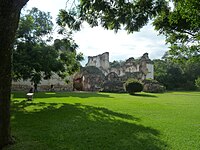 La Recolección in 2005. The 1917 and 1976 earthquakes destroyed what was left of the iconic arch.