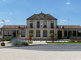 The town hall in Pineuilh