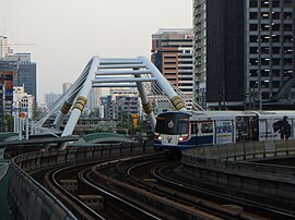 Sharp curve before Chong Nonsi station with Chong Nonsi Skywalk in the background.