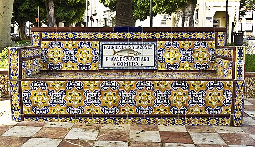 One of the several tiled benches of the Plaza 25 de Julio built in 1917,[44] Santa Cruz de Tenerife, Canary Islands