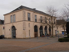 The town hall in Brûlon