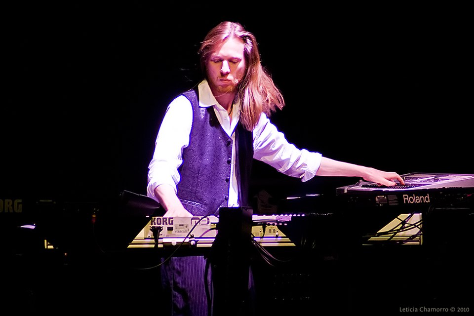 Yes concert 2010-12-01 (5253467601).jpg