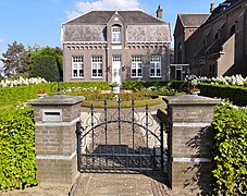 Pastorie bij de Sint-Willibrordkerk in Casteren