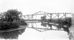 Pipeline over Shea's Creek, 1886. Image:Macleay Museum